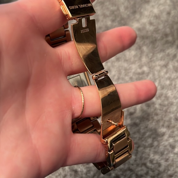 Michael Kors watch - Picture 2 of 2